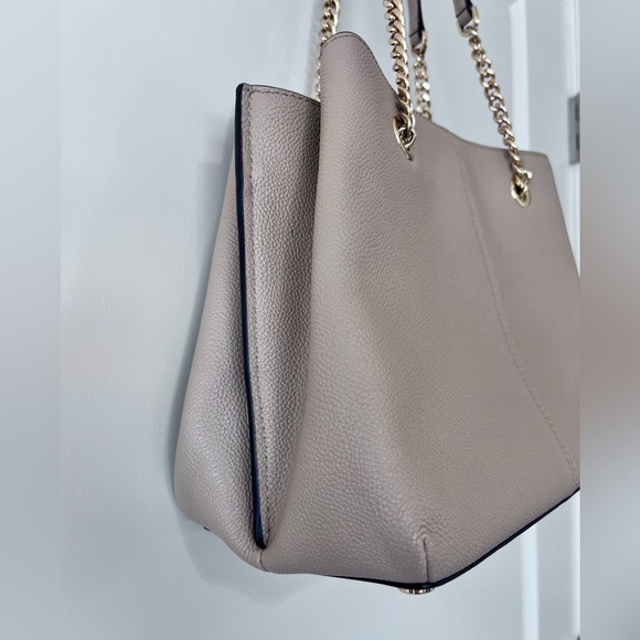 Michael Kors Teagan Beige Pebble Leather Shoulder Bag with Gold Chain Straps - Picture 11 of 13